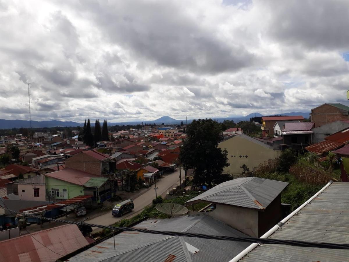 Ron'S Guest House Berastagi Backpacker Rooms Экстерьер фото
