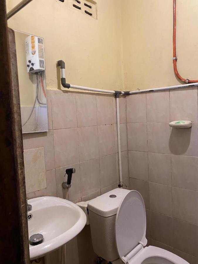Ron'S Guest House Berastagi Backpacker Rooms Экстерьер фото