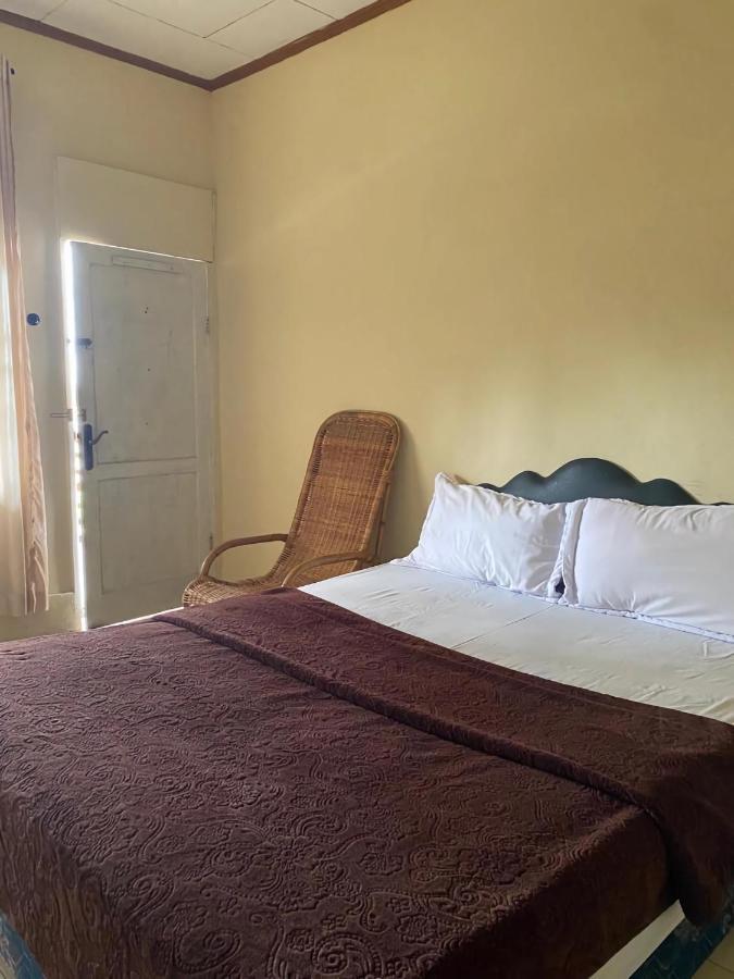 Ron'S Guest House Berastagi Backpacker Rooms Экстерьер фото